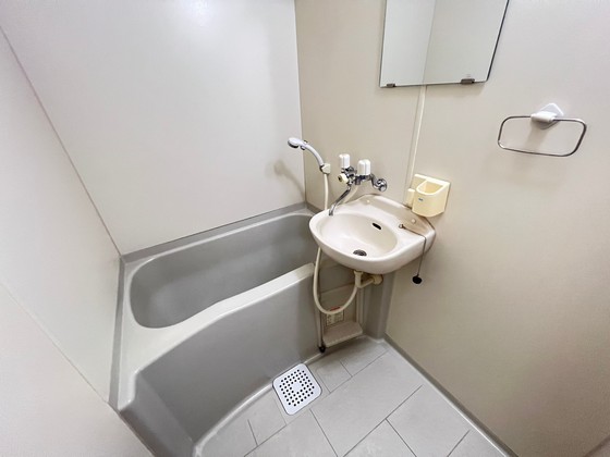 バス・シャワールーム　※他部屋のお写真になります