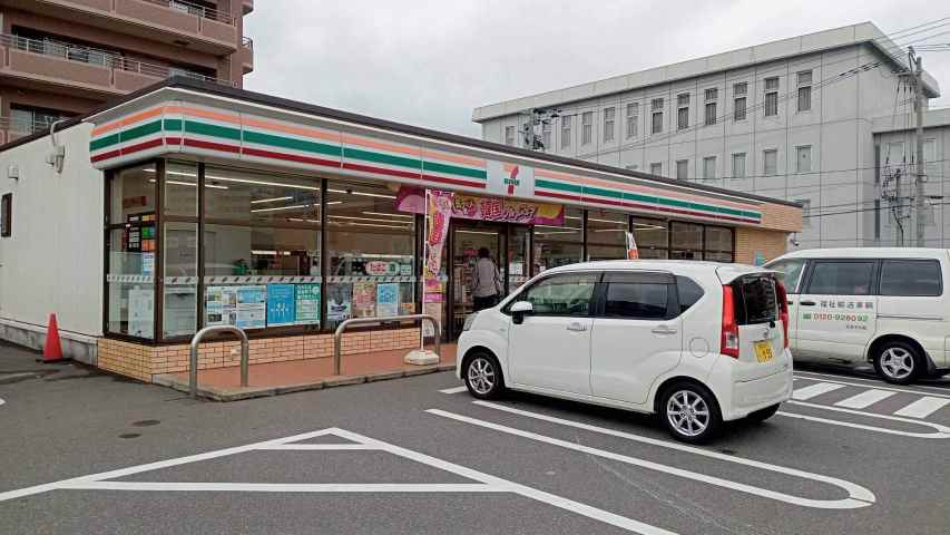 コンビニ　セブン－イレブン博多井相田２丁目店（コンビニ）まで579m