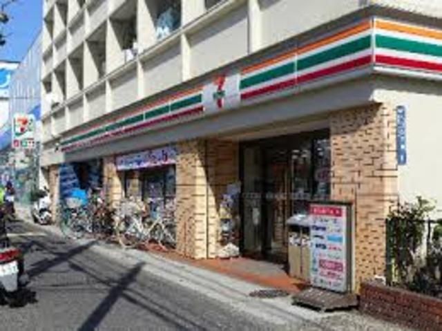 コンビニ　セブンイレブン墨田八広北店（コンビニ）まで798m