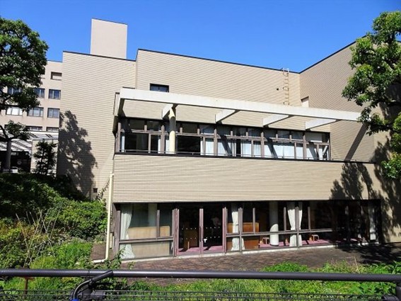 図書館　目黒区立目黒区民センター図書館（図書館）まで564m