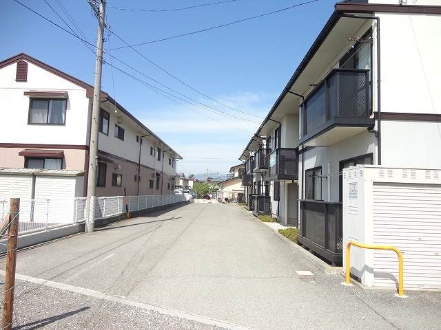 駐車場　画像は202号室です（参考）