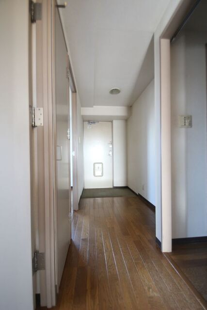 玄関　※別室の参考写真の為、現況優先です。