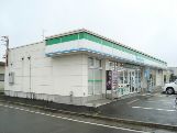 コンビニ　ファミリーマート（コンビニ）まで800m