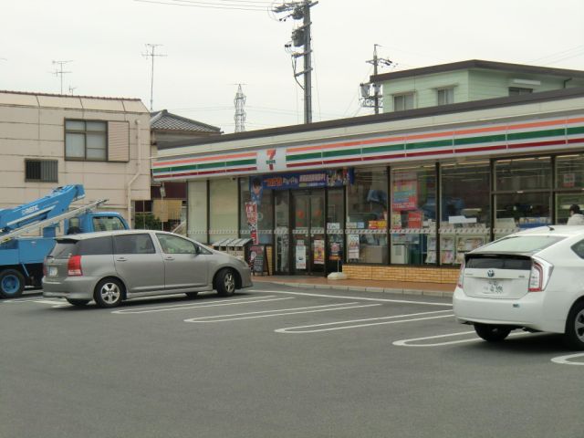 コンビニ　セブンイレブン（コンビニ）まで680m