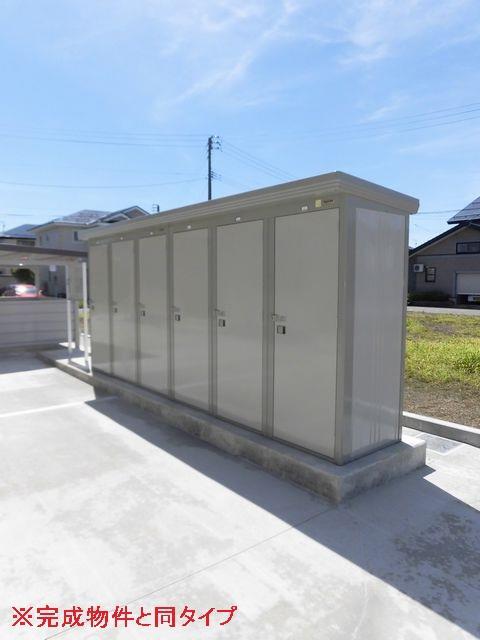 駐車場　物置