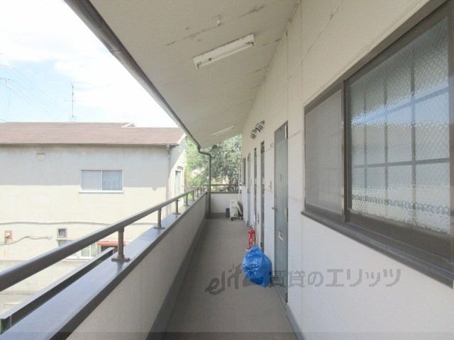 バルコニー　通路