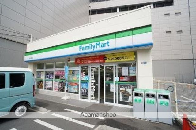 コンビニ　ファミリーマート（コンビニ）まで2725m