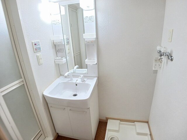 洗面設備　コンパクトで使いやすい洗面所