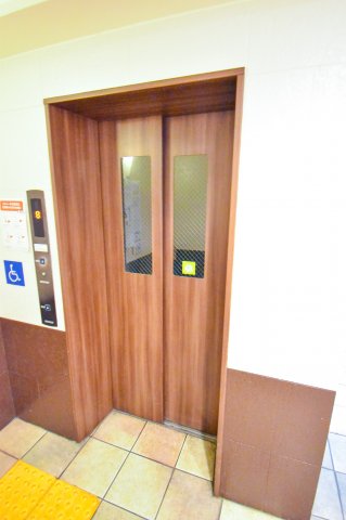 その他共有部分　エレベーターがあると重たい荷物も簡単に部屋まで運べますよ