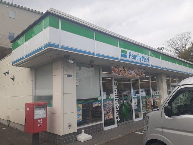 コンビニ　ファミリーマート塩釜松陽台店（コンビニ）まで276m