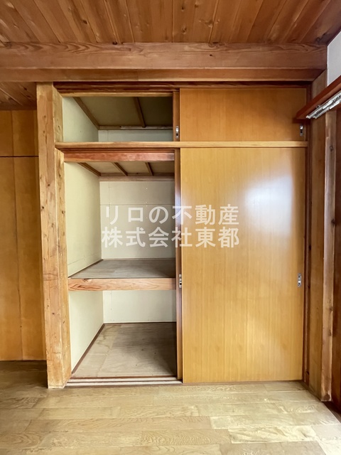 収納　押入れタイプは奥行がある収納力！