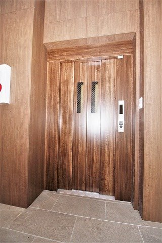 エントランス　エレベーター