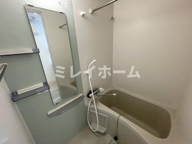 バス・シャワールーム　同建物内、別のお部屋の参考写真になります。