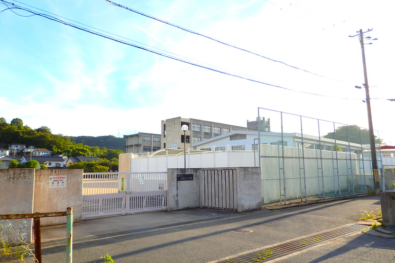 小学校　高岡西小学校（小学校）まで1170m