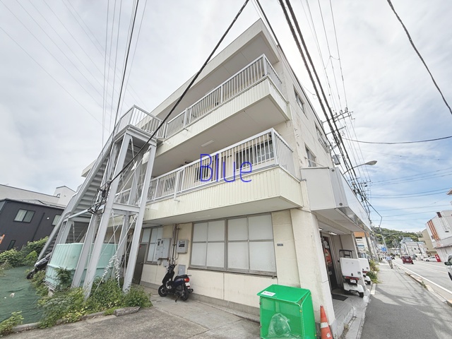 建物外観　駐車場無料♪-Blueの取り扱い物件♪