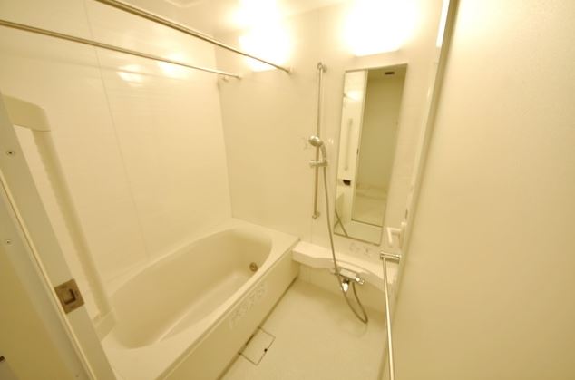 バス・シャワールーム　※別部屋参考写真