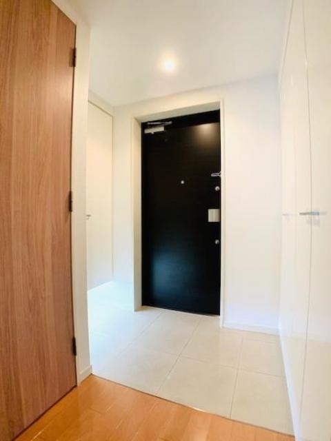 玄関　※別部屋参考写真