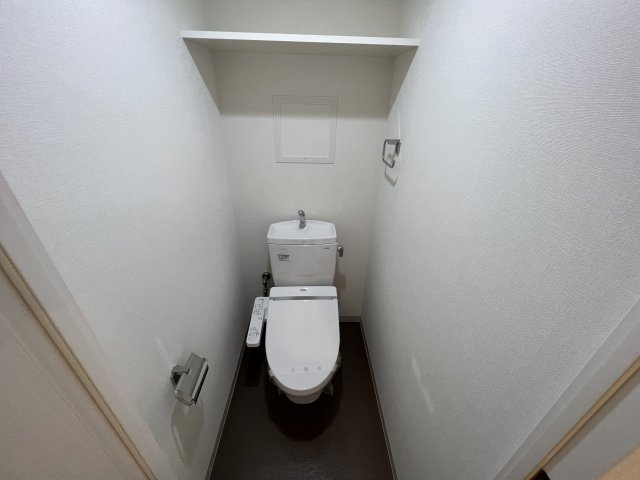 トイレ　シンプルで掃除のしやすいトイレです♪