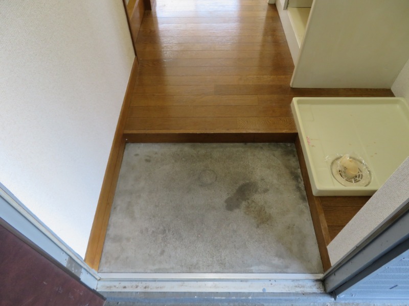 玄関　＊別号室の写真となります。