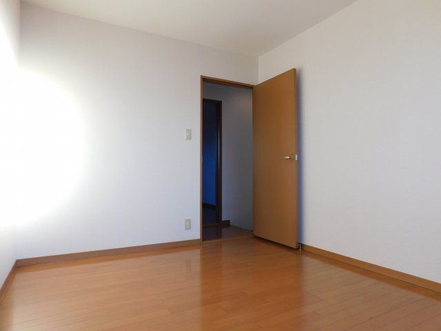 居室・リビング　※同建物同型別のお部屋