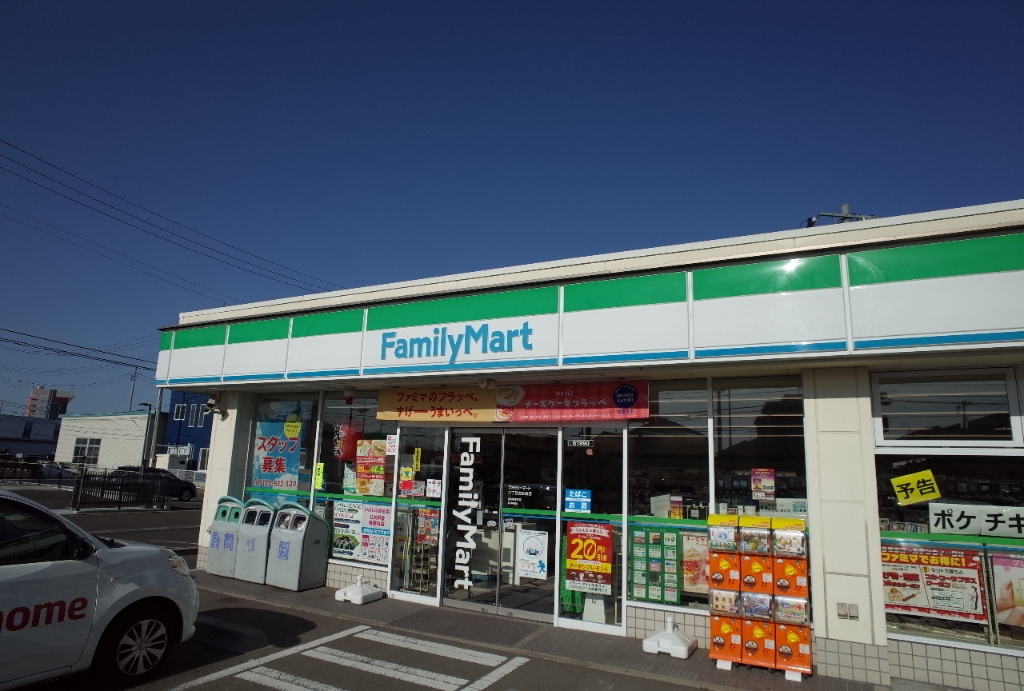 コンビニ　ファミリーマート 六丁目左近堀店（コンビニ）まで716m