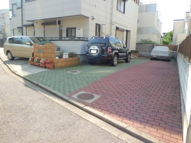 駐車場　敷地内駐車場