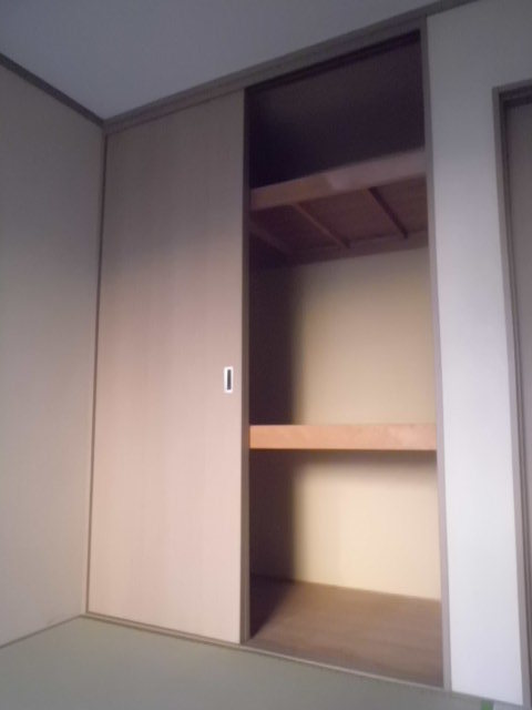 収納　高さと奥行きがある和室の押し入れ