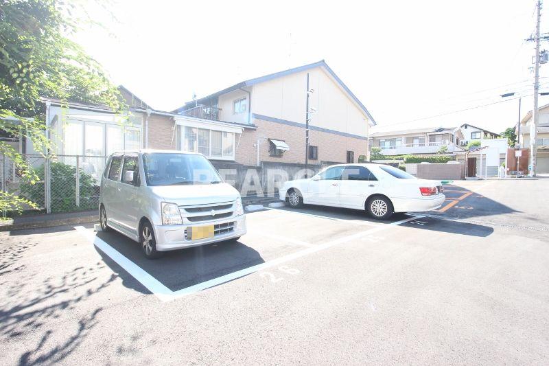 駐車場　駐車場があるので、車を買う予定の方も安心です