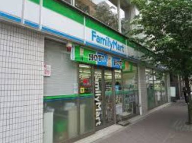 コンビニ　ファミリーマート 千代田小川町店（コンビニ）まで334m