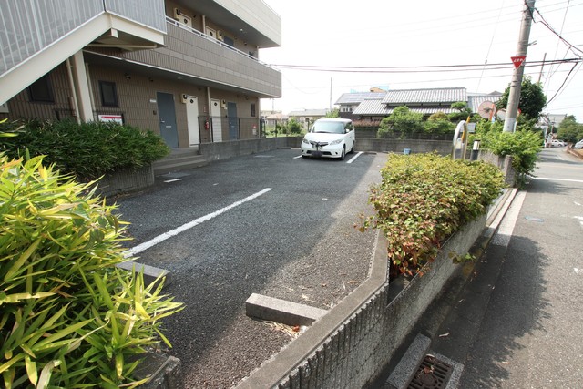 駐車場　★敷地内駐車場★（空き状況・使用料等詳細はご確認下さい）