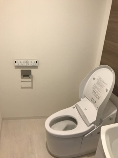 トイレ　温水洗浄便座