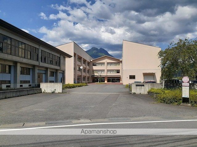 中学校　由布市立湯布院中学校（中学校）まで30m