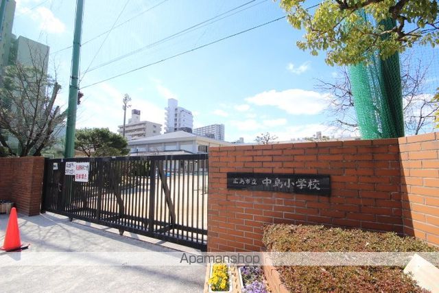 小学校　中島小学校（小学校）まで727m