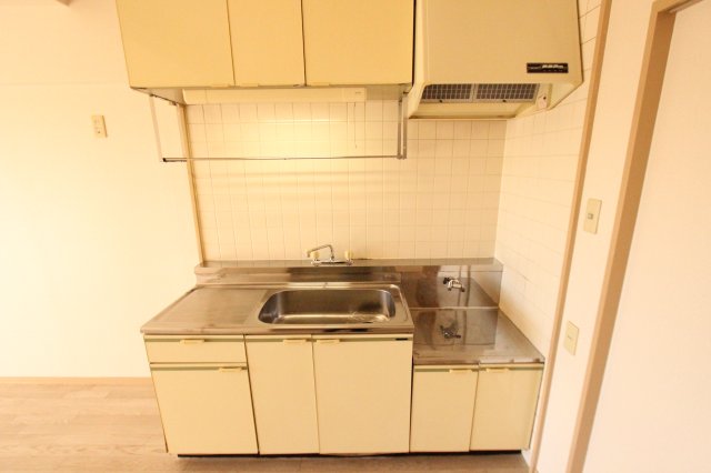 キッチン　※別部屋のお写真で、現況優先と致します。