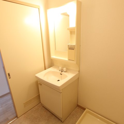 洗面設備　※別部屋のお写真で、現況優先と致します。