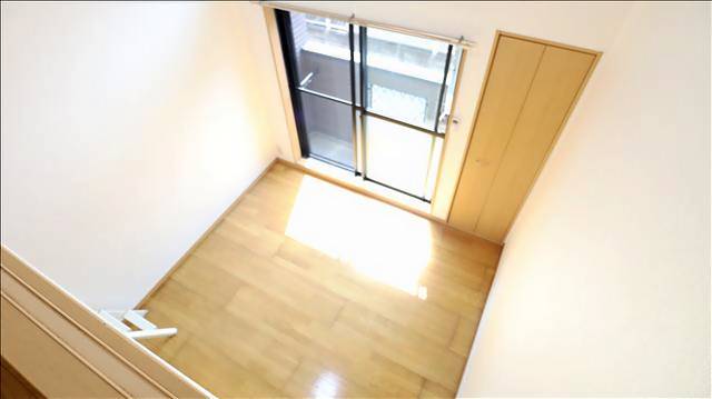 その他部屋・スペース　ロフトから見たお部屋の写真です。