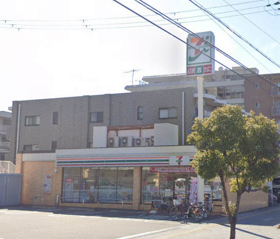 コンビニ　セブンイレブン 茨木東奈良店（コンビニ）まで558m