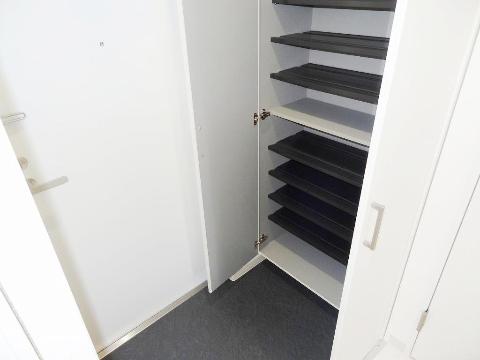 玄関　靴箱あり