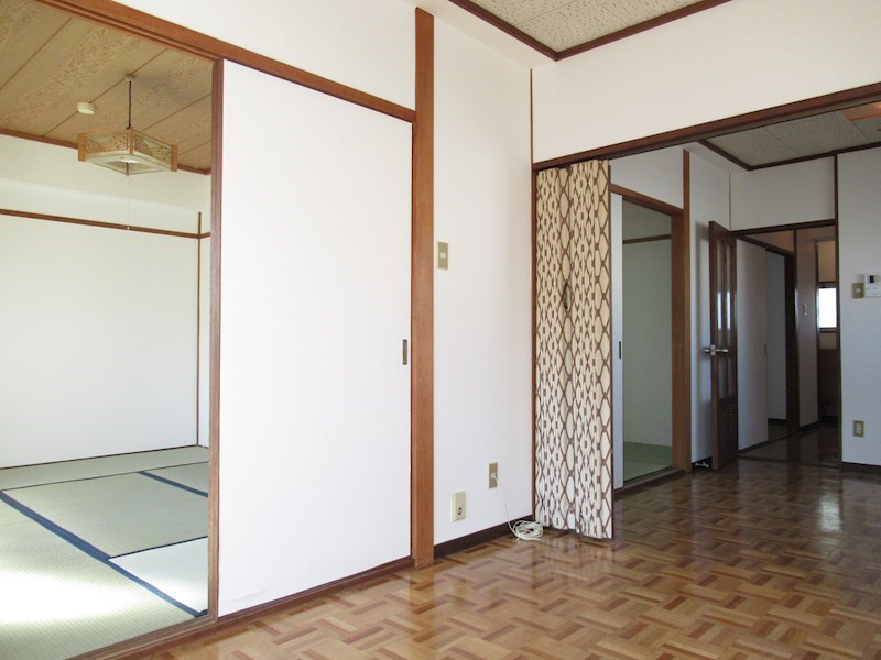 居室・リビング　ダイニングテーブルを置いても良いですね。