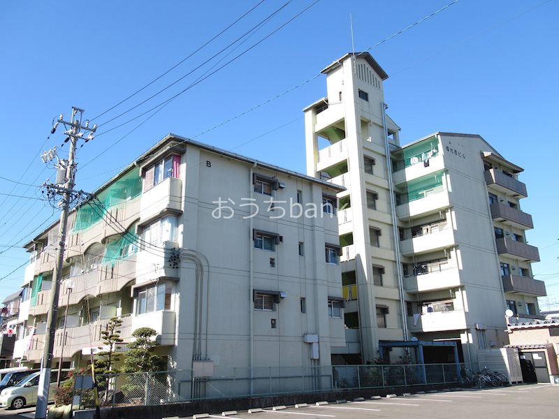 建物外観　岐阜環状線沿いのマンションです。各部屋により広さが異なる、フ