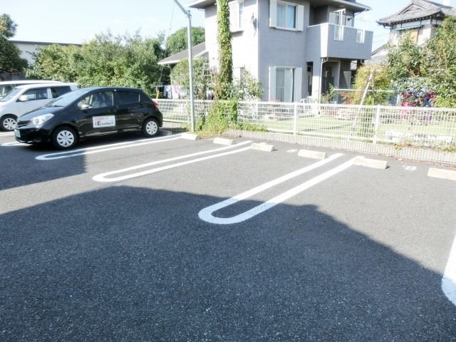 駐車場　敷地内駐車場あります