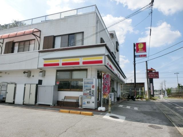 コンビニ　デイリー（コンビニ）まで240m