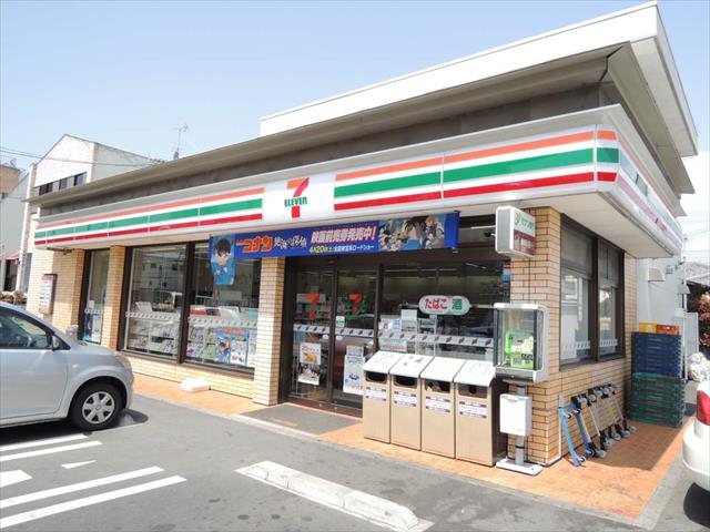 コンビニ　セブンイレブン（コンビニ）まで748m