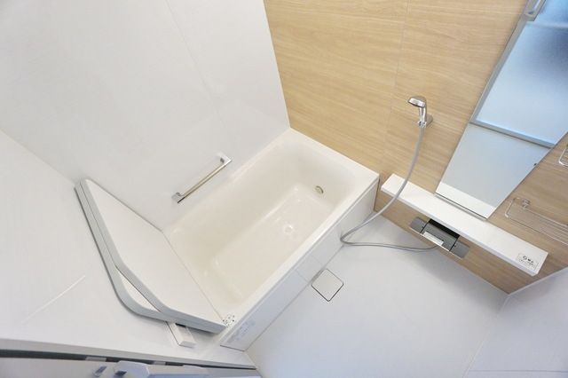 バス・シャワールーム　同物件別部屋写真