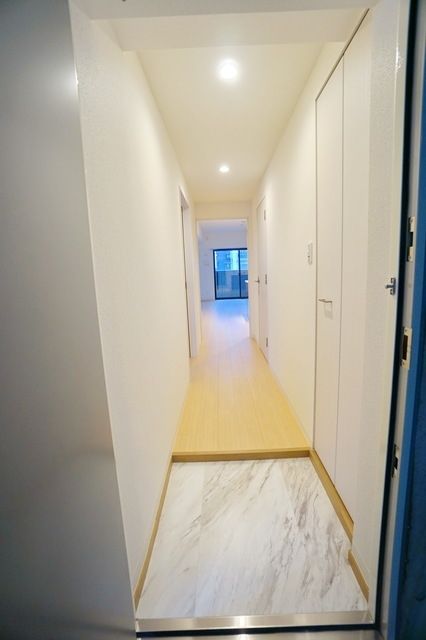 玄関　同物件別部屋写真