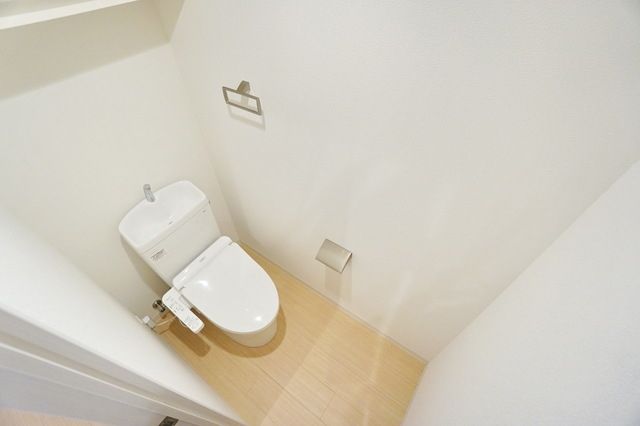 トイレ　同物件別部屋写真