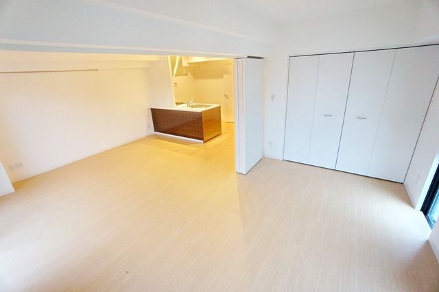 居室・リビング　同物件別部屋写真