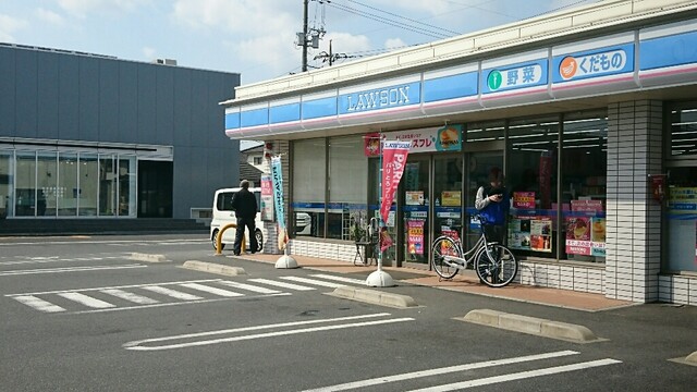 コンビニ　ローソン　岡山あけぼの町店（コンビニ）まで400m