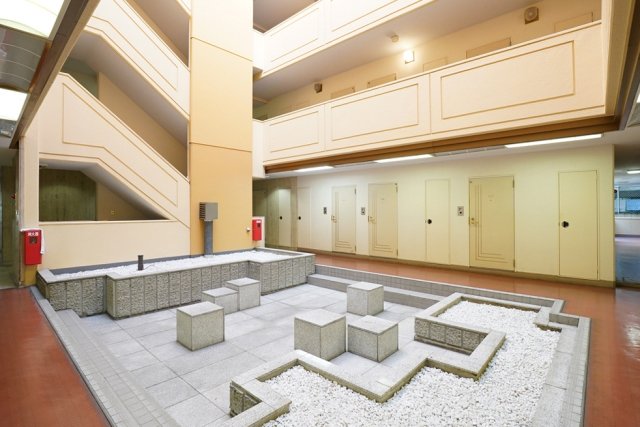 エントランス　建物の内部です