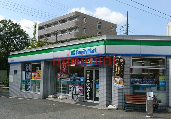 コンビニ　ファミリーマート南吹田五丁目店（コンビニ）まで436m